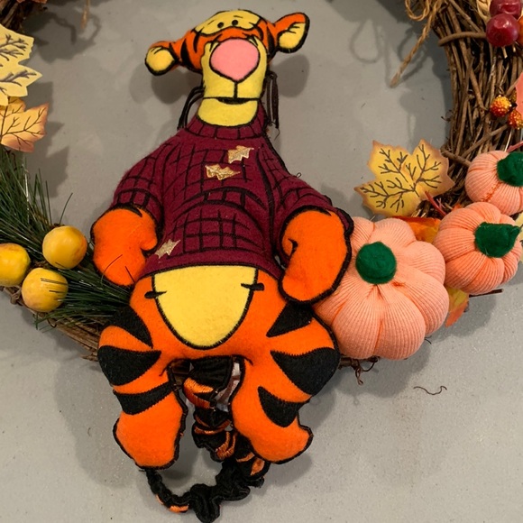 Disney Tigger fall wreath 14” - Picture 2 of 10